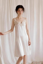 Load image into Gallery viewer, Natural Silk Women Dressing Gowns