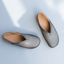 Load image into Gallery viewer, Women Casual Gray And Beige Leather Flat Shoes X25030