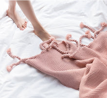 Load image into Gallery viewer, Chunky Knit Blanket, Wool Plush Throw Blanket, Tassel Throw Blanket Pink