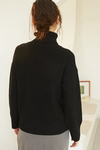 Load image into Gallery viewer, Women Loose And Comfortable Turtleneck Sweater
