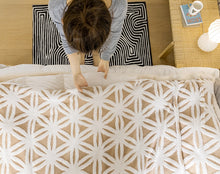 Load image into Gallery viewer, Soft Throw Blankets,Thick Weighted Blanket, Chunky Wool Blanket