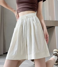 Load image into Gallery viewer, Summer Casual Pleated Loose Shorts With Slanted Pockets, For Work And Daily
