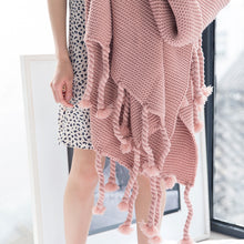 Load image into Gallery viewer, Chunky Knit Blanket, Wool Plush Throw Blanket, Tassel Throw Blanket Pink