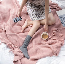 Load image into Gallery viewer, Chunky Knit Blanket, Wool Plush Throw Blanket, Tassel Throw Blanket Pink
